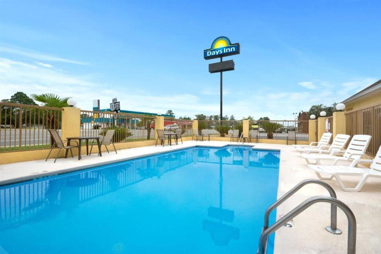 Days Inn By Wyndham Alma Eksteriør bilde