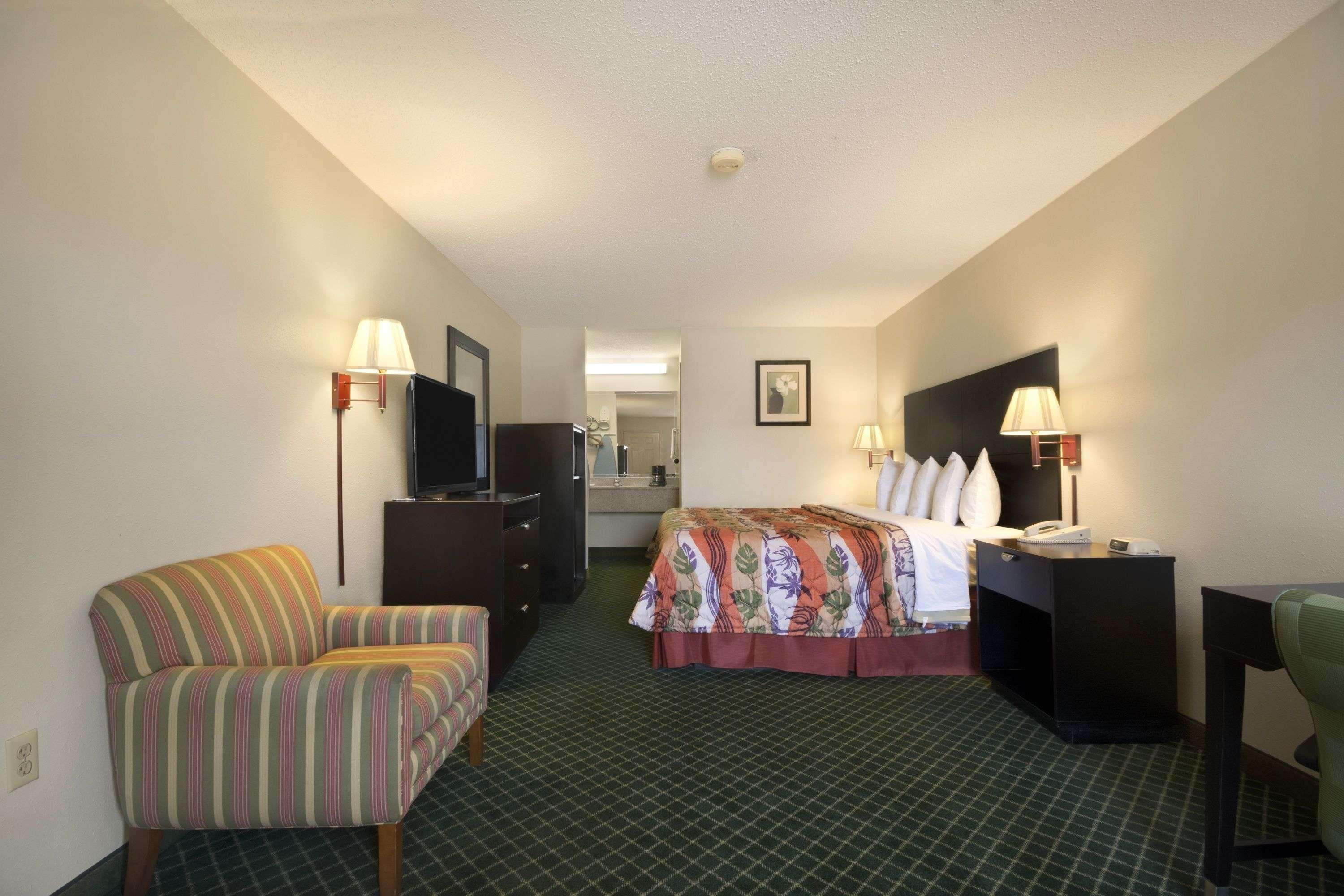Days Inn By Wyndham Alma Eksteriør bilde