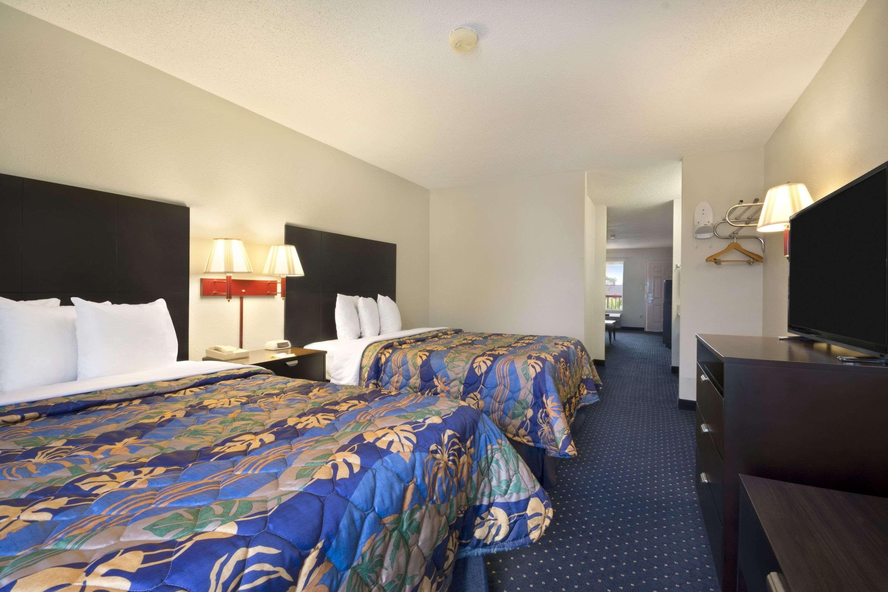 Days Inn By Wyndham Alma Rom bilde