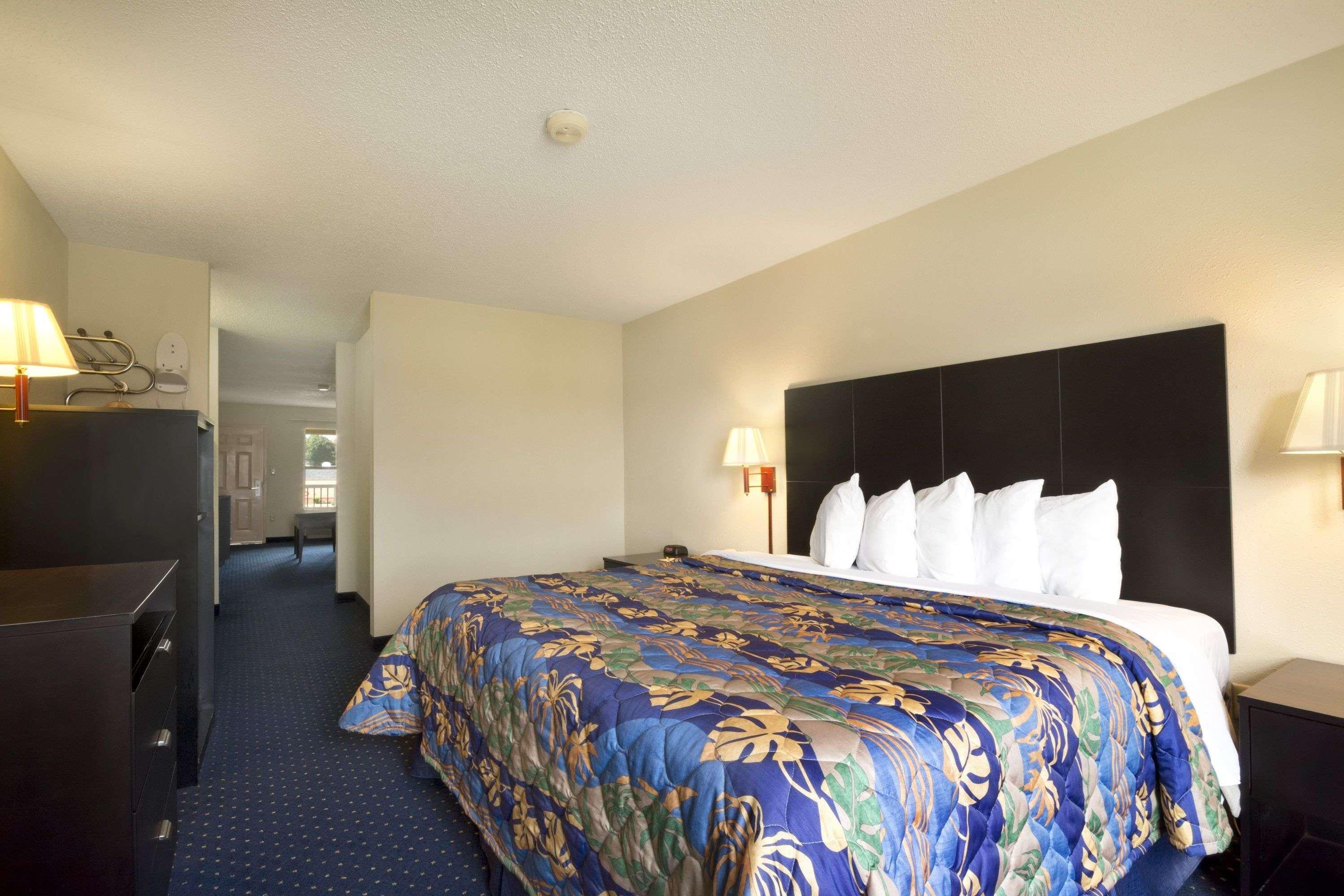 Days Inn By Wyndham Alma Eksteriør bilde