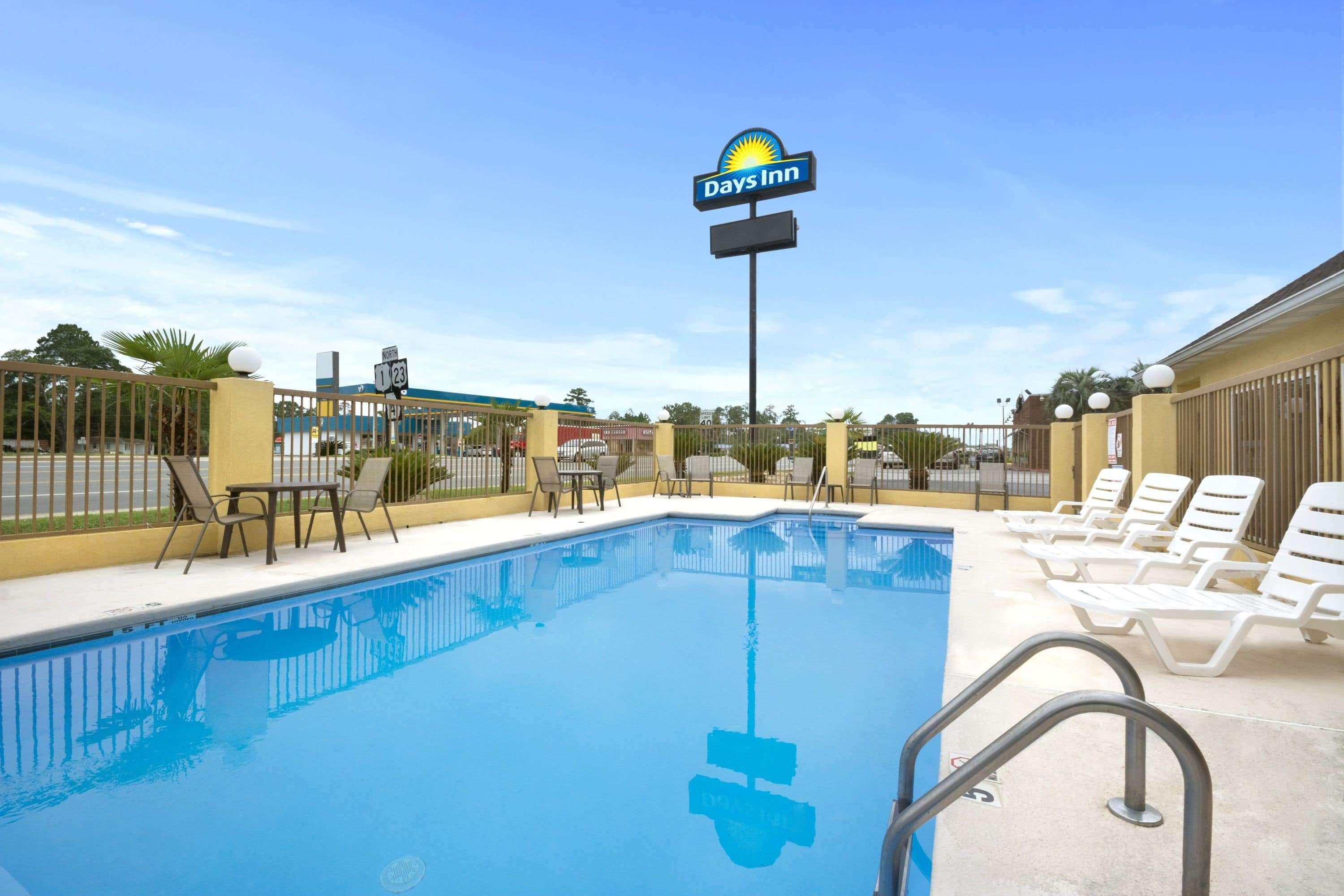 Days Inn By Wyndham Alma Eksteriør bilde